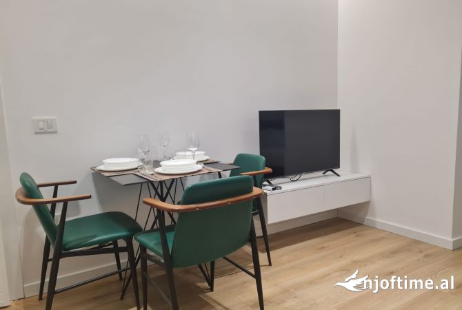 Shtepi me qera Apartament ne Tirane, 1+1, Mobilimi E mobiluar, Pagesa 1,500  Euro.