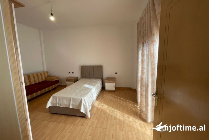 Shtepi me qera Apartament ne Tirane, 2+1, Mobilimi E mobiluar, Pagesa 500  Euro.
