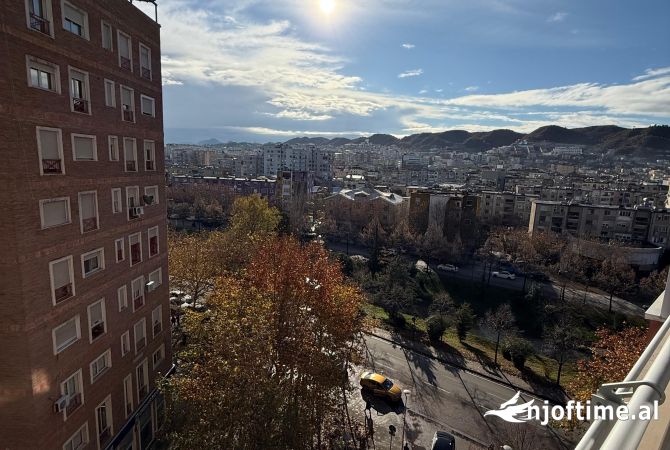 Ambient biznesi me qera 3+1 ne Tirane - 2,500 Euro