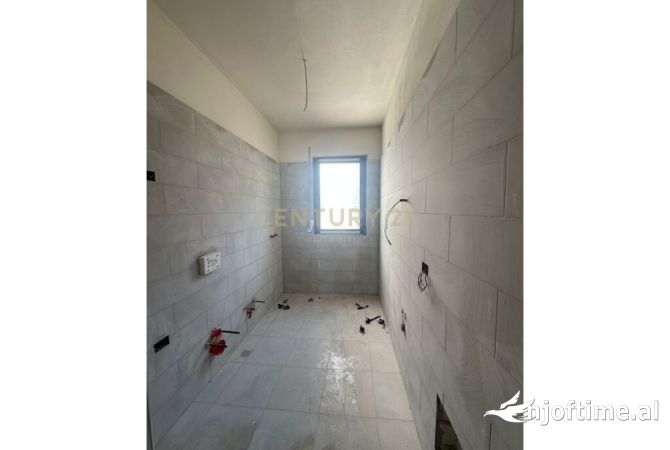 Shtepi ne shitje Apartament ne Tirane, 1+1, Mobilimi Bosh, pa mobiluar, Pagesa 120,000  Euro.