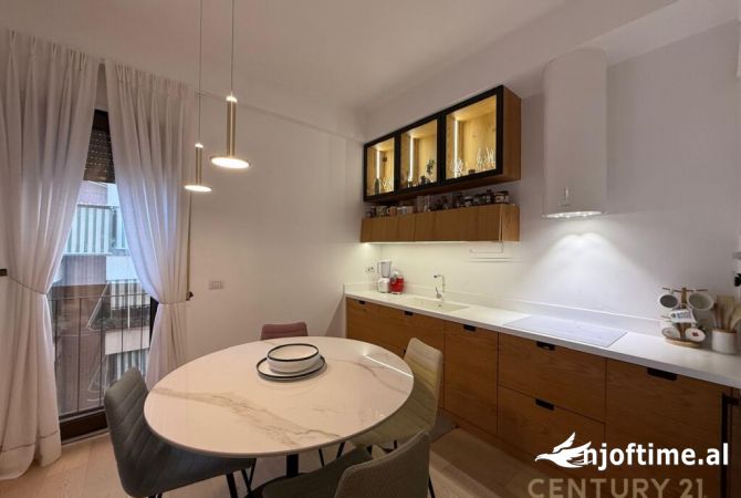 Shtepi me qera 2+1 ne Tirane - 2,000 Euro