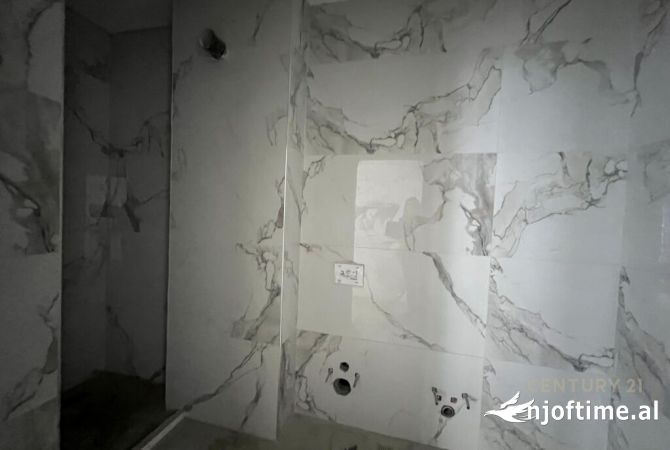 Shtepi ne shitje Apartament ne Tirane, 2+1, Mobilimi E mobiluar, Pagesa 237,000  Euro.