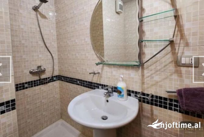 Shtepi ne shitje Apartament ne Tirane, 1+1, Mobilimi E mobiluar, Pagesa 165,000  Euro.