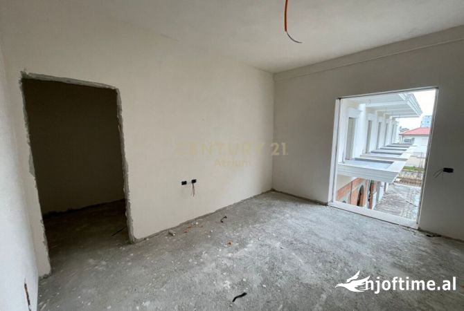 Shtepi ne shitje Apartament ne Tirane, 2+1, Mobilimi Bosh, pa mobiluar, Pagesa 195,000  Euro.