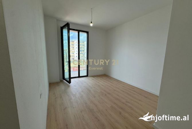 Shtepi ne shitje Apartament ne Tirane, 2+1, Mobilimi Bosh, pa mobiluar, Pagesa 390,000  Euro.
