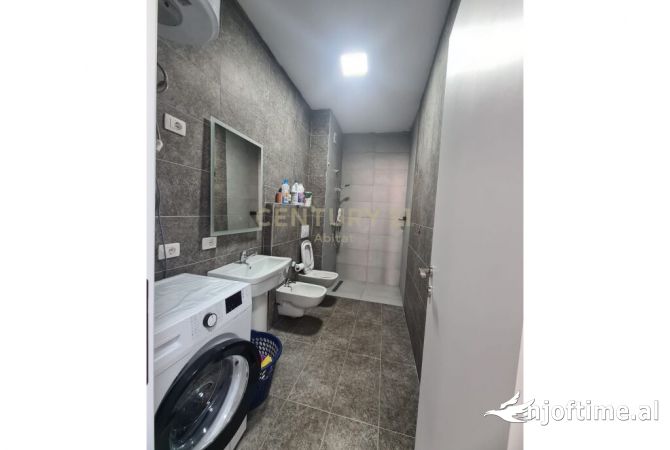 Shtepi ne shitje Apartament ne Tirane, 3+1, Mobilimi E mobiluar, Pagesa 197,000  Euro.