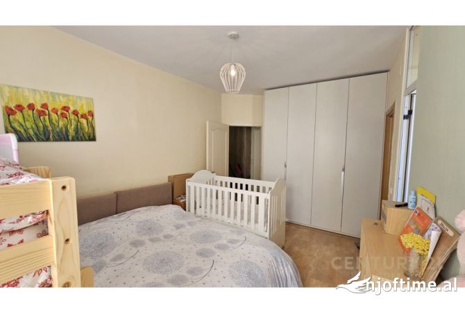 Shtepi ne shitje Apartament ne Tirane, 2+1, Mobilimi E mobiluar, Pagesa 130,000  Euro.