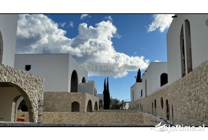 Shtepi ne shitje Vila Luksoze ne Himare, 2+1, Mobilimi Bosh, pa mobiluar, Pagesa 750,000  Euro.