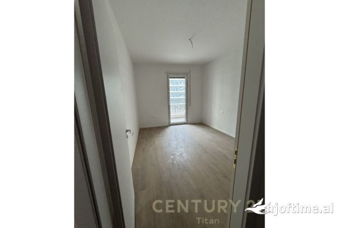 Shtepi ne shitje Apartament ne Tirane, 2+1, Mobilimi Bosh, pa mobiluar, Pagesa 177,000  Euro.