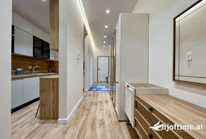 Shtepi me qera Apartament ne Tirane, 3+1, Mobilimi E mobiluar, Pagesa 1,300  Euro.