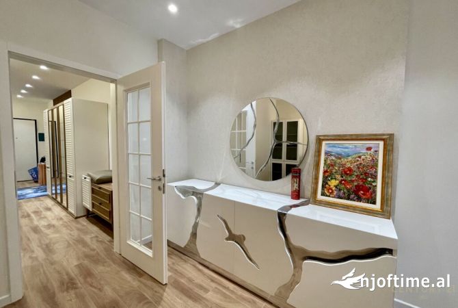 Shtepi me qera Apartament ne Tirane, 3+1, Mobilimi E mobiluar, Pagesa 1,300  Euro.