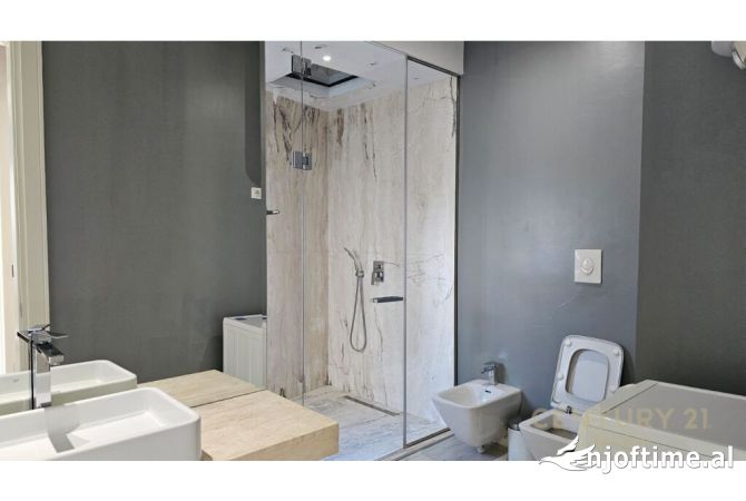 Shtepi ne shitje Apartament ne Tirane, 2+1, Mobilimi E mobiluar, Pagesa 380,000  Euro.