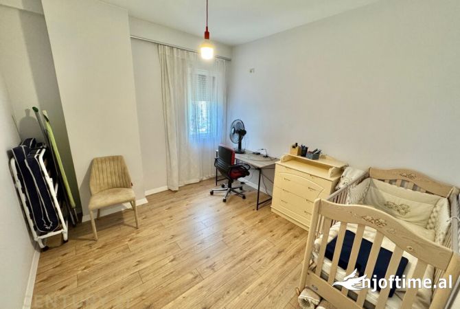 Shtepi me qera Apartament ne Tirane, 3+1, Mobilimi E mobiluar, Pagesa 900  Euro.