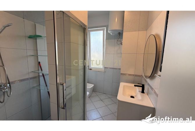 Shtepi me qera Apartament ne Tirane, 2+1, Mobilimi Pjeserisht e mobiluar, Pagesa 1,500  Euro.