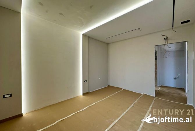 Shtepi ne shitje Apartament ne Tirane, 2+1, Mobilimi Bosh, pa mobiluar, Pagesa 550,000  Euro.
