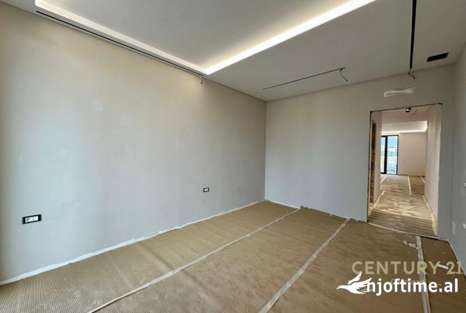 Shtepi ne shitje Apartament ne Tirane, 2+1, Mobilimi Bosh, pa mobiluar, Pagesa 550,000  Euro.