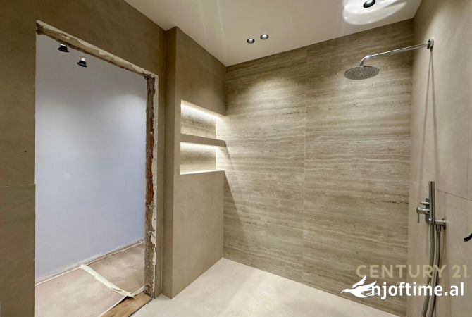 Shtepi ne shitje Apartament ne Tirane, 2+1, Mobilimi Bosh, pa mobiluar, Pagesa 550,000  Euro.