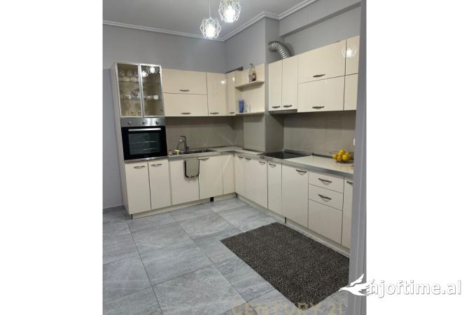 Shtepi me qera Apartament ne Tirane, 2+1, Mobilimi E mobiluar, Pagesa 700  Euro.