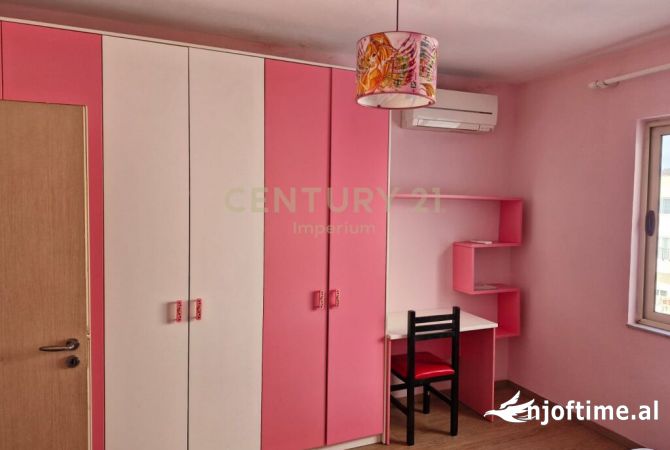 Shtepi ne shitje Apartament ne Tirane, 3+1, Mobilimi E mobiluar, Pagesa 204,600  Euro.