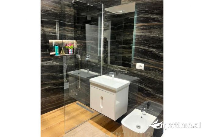 Shtepi ne shitje Apartament ne Tirane, 2+1, Mobilimi E mobiluar, Pagesa 290,000  Euro.