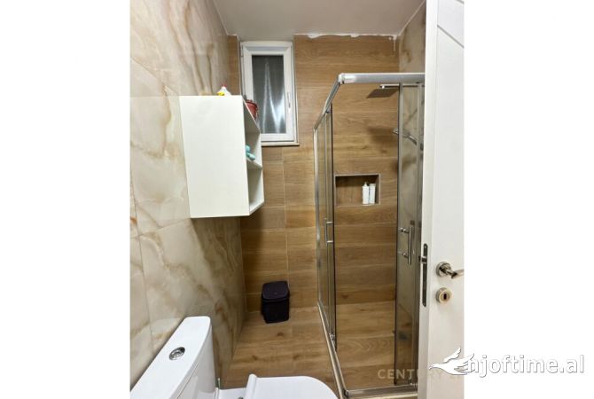 Shtepi ne shitje Apartament ne Tirane, 2+1, Mobilimi E mobiluar, Pagesa 160,000  Euro.