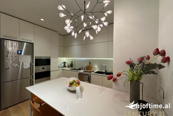 Shtepi me qera Apartament ne Tirane, 3+1, Mobilimi E mobiluar, Pagesa 2,500  Euro.