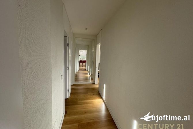 Shtepi me qera Apartament ne Tirane, 3+1, Mobilimi E mobiluar, Pagesa 2,500  Euro.