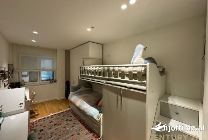 Shtepi me qera Apartament ne Tirane, 3+1, Mobilimi E mobiluar, Pagesa 2,500  Euro.