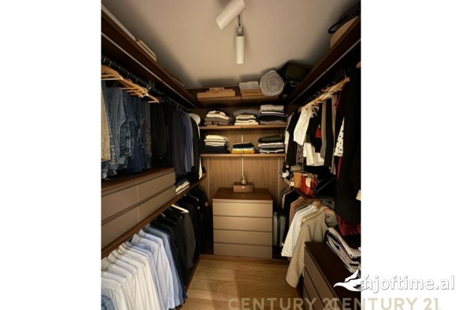 Shtepi me qera Apartament ne Tirane, 3+1, Mobilimi E mobiluar, Pagesa 2,500  Euro.