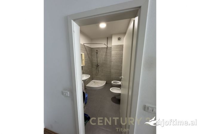 Shtepi ne shitje Apartament ne Tirane, 2+1, Mobilimi E mobiluar, Pagesa 217,000  Euro.