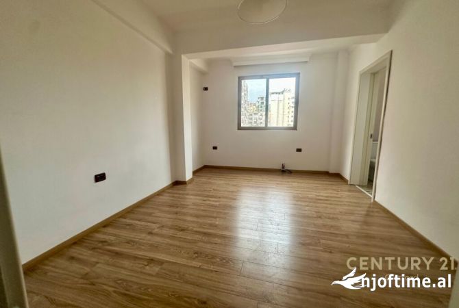 Shtepi ne shitje Apartament ne Tirane, 3+1, Mobilimi Bosh, pa mobiluar, Pagesa 250,000  Euro.