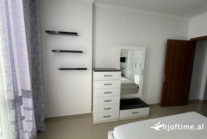 Shtepi ne shitje Apartament ne Tirane, 1+1, Mobilimi E mobiluar, Pagesa 90,000  Euro.