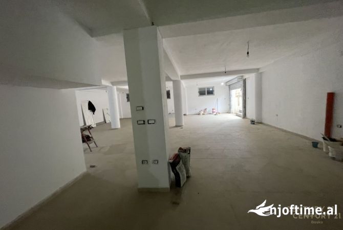 Ambient biznesi me qera 4+1 ne Tirane - 1,000 Euro
