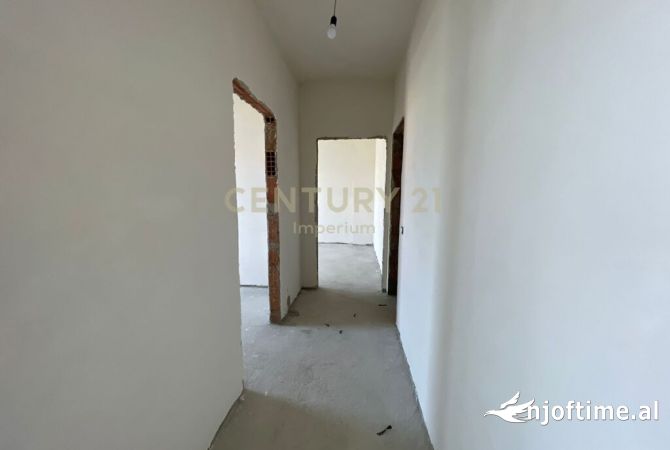 Shtepi ne shitje Apartament ne Tirane, 2+1, Mobilimi Bosh, pa mobiluar, Pagesa 153,000  Euro.
