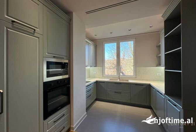 Shtepi me qera 3+1 ne Tirane - 6,800 Euro