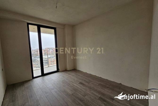 Shtepi ne shitje Apartament ne Tirane, 1+1, Mobilimi Bosh, pa mobiluar, Pagesa 165,000  Euro.