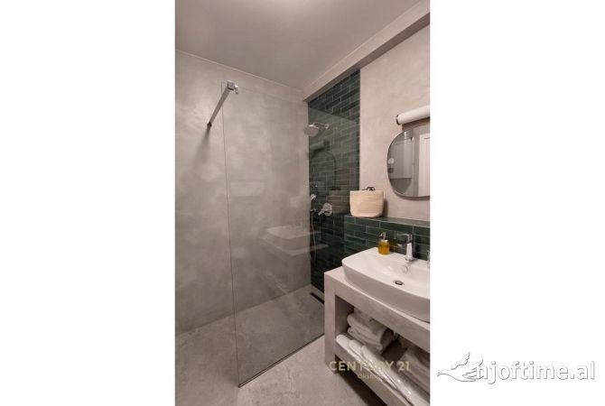 Penthouse (panoramic top floor) for sale in Vlora 3+1, Furnished