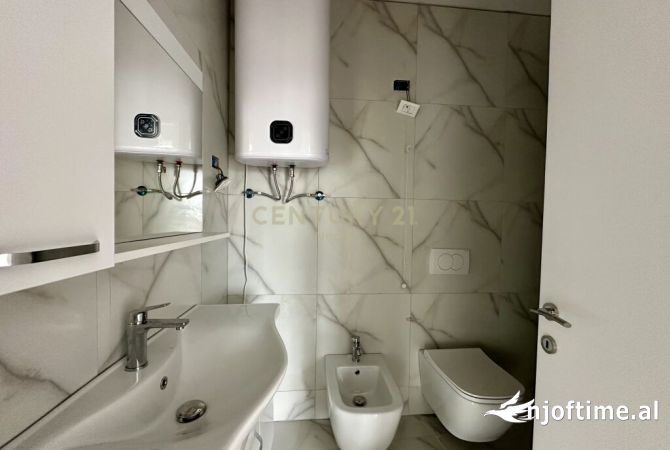 QIRA, AMBIENT PER ZYRA TE LAKE VIEW RESIDENCES!