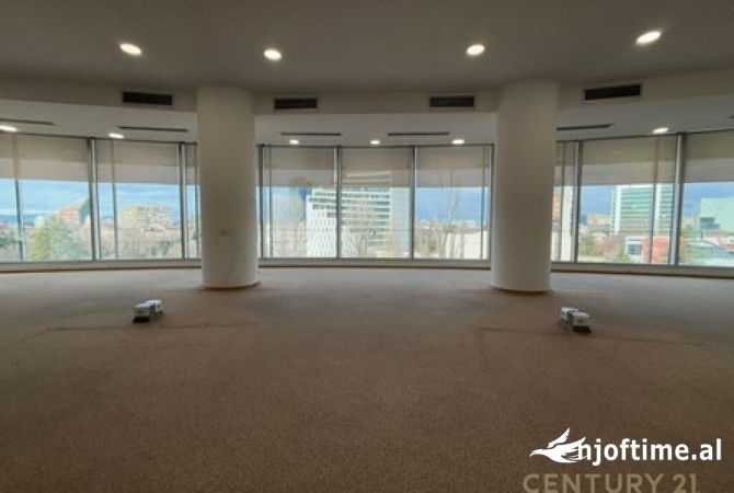 Ambient me qira per zyra tek Qendra Tregtare ETC!