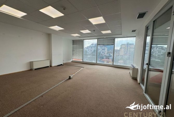 Ambient me qira per zyra tek Qendra Tregtare ETC!