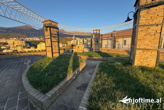 Shtepi ne shitje Penthose(kati i fundit panoramik) ne Tirane, 3+1, Mobilimi E mobiluar, Pagesa 600,000  Euro.