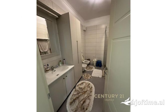 Shtepi ne shitje Apartament ne Tirane, 3+1, Mobilimi E mobiluar, Pagesa 315,000  Euro.