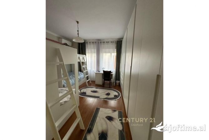 Shtepi ne shitje Apartament ne Tirane, 3+1, Mobilimi E mobiluar, Pagesa 315,000  Euro.