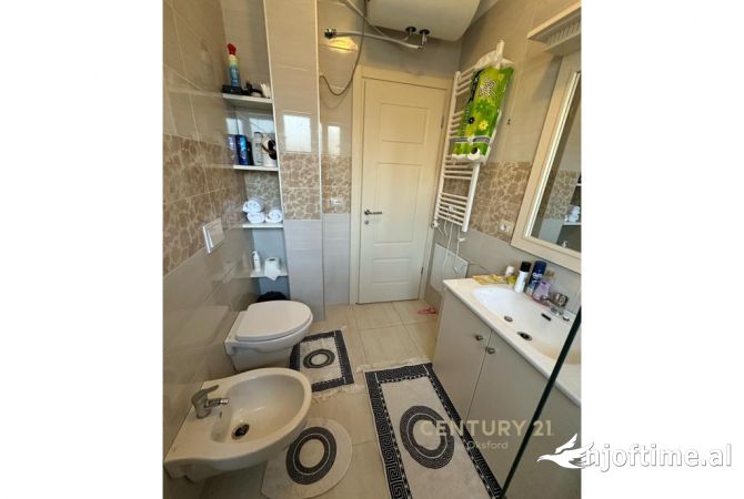 Shtepi ne shitje Apartament ne Tirane, 3+1, Mobilimi E mobiluar, Pagesa 315,000  Euro.