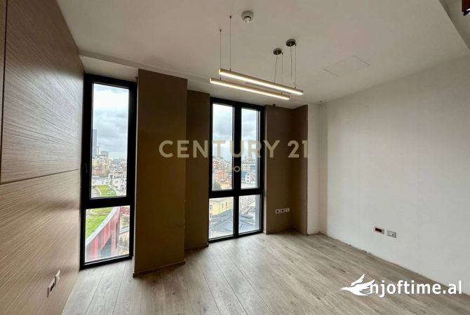 Ambient biznesi me qera 3+1 ne Tirane - 2,500 Euro
