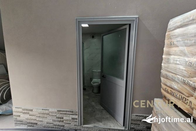 SHITET KAPANON PRANE DOGANES SE TIRANES - 800 m2, 3200 m2 TRUALL