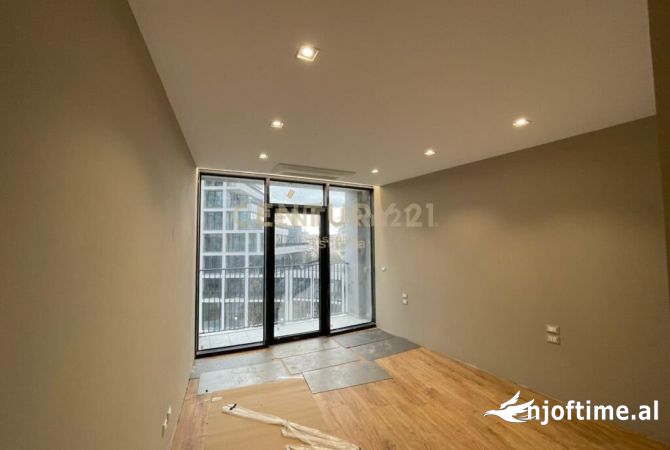 Ambient biznesi me qera 3+1 ne Tirane - 1,300 Euro