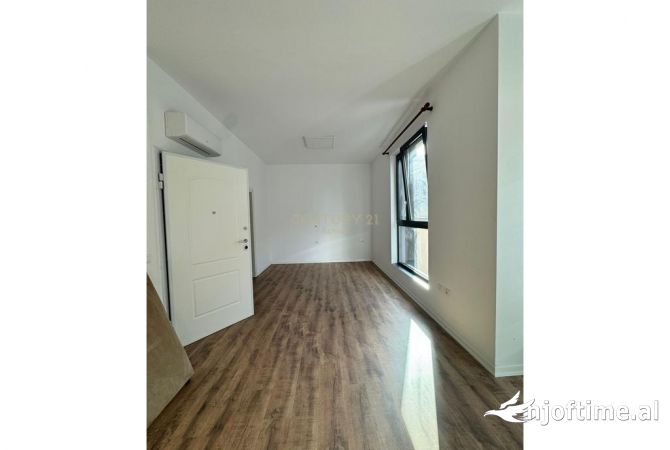 Shitet njesi,Galeria Roma! (Rruga e Kavajes)