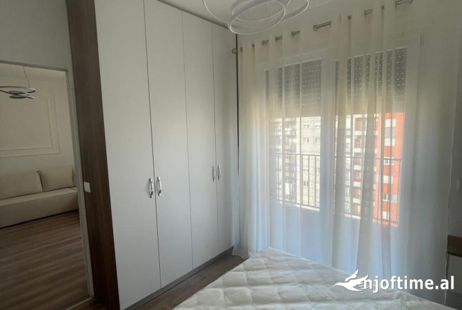 Shtepi ne shitje Apartament ne Tirane, 1+1, Mobilimi E mobiluar, Pagesa 100,000  Euro.