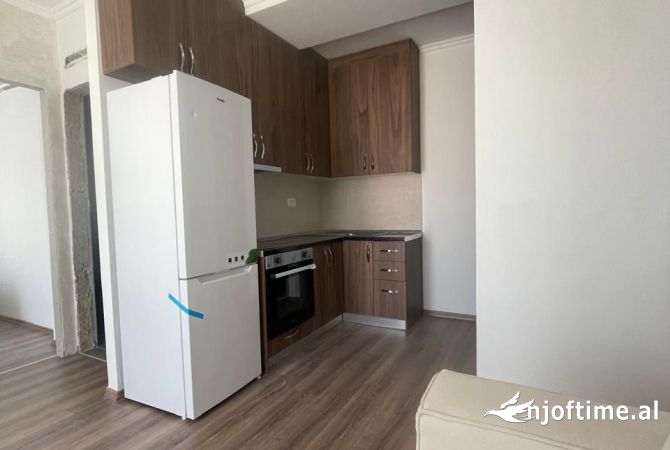 Shtepi ne shitje Apartament ne Tirane, 1+1, Mobilimi E mobiluar, Pagesa 100,000  Euro.